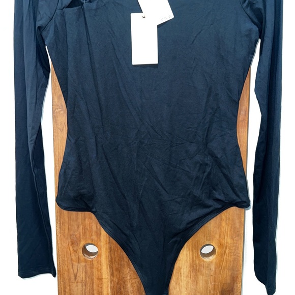 ๐ Good American Good Touch Shoulder Lace Bodysuit - Picture 10 of 14